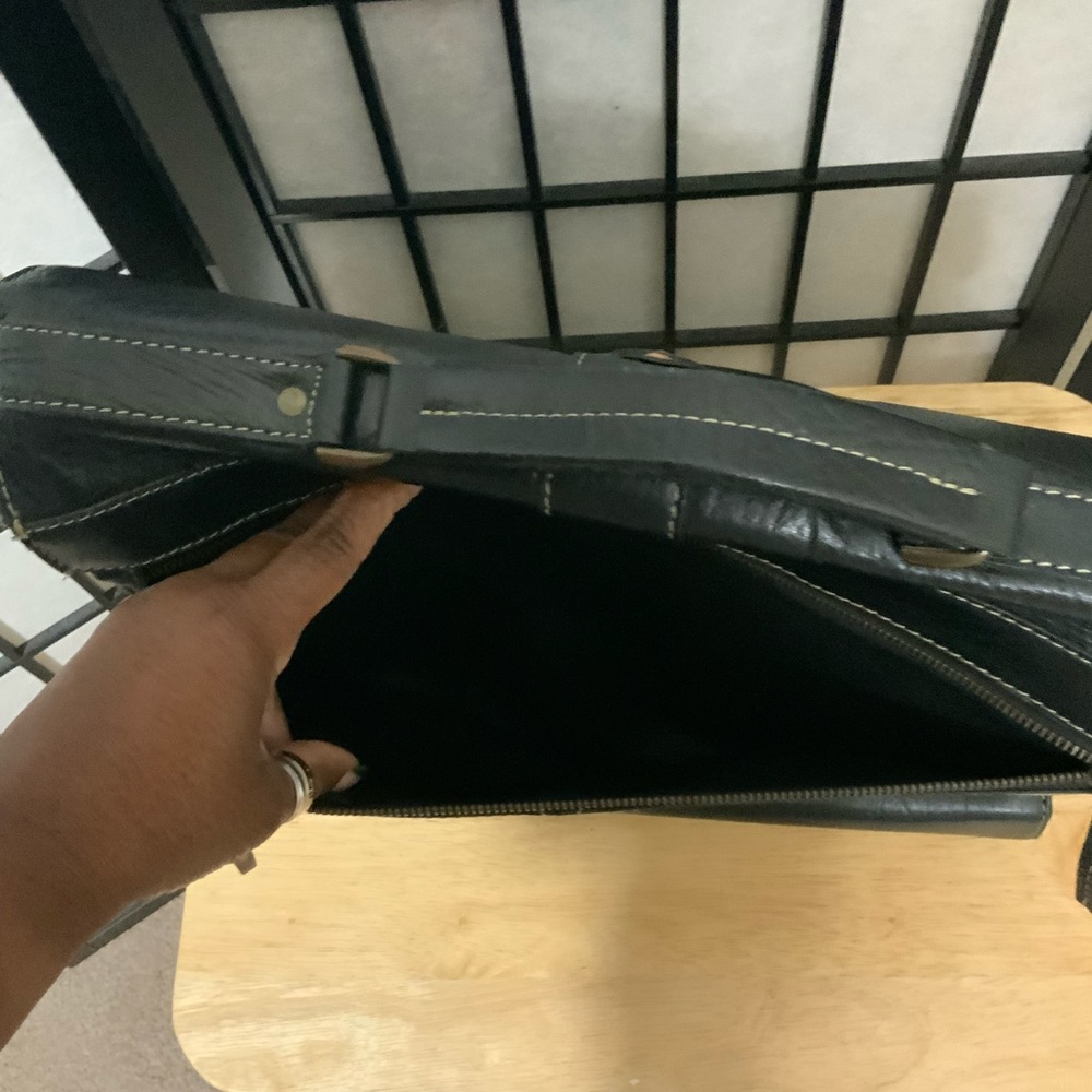 Vintage WILSON Genuine Leather Men’s Briefcase In Black. - Picture 3 of 11